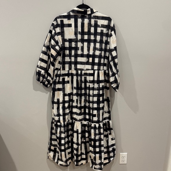 Chic Black and White Grid Long Sleeve Dress - Picture 4 of 4
